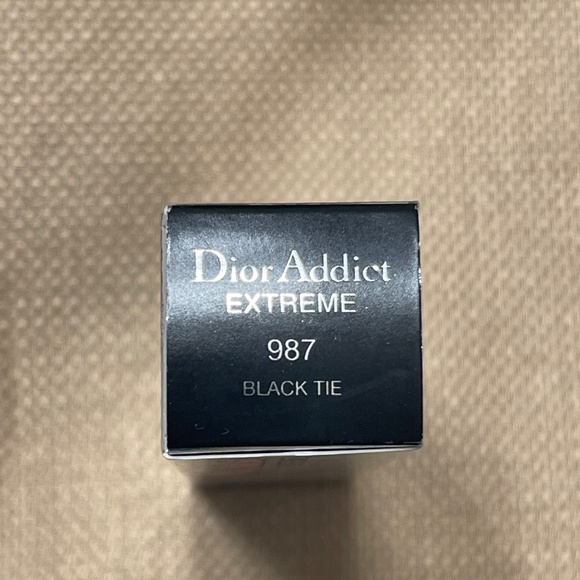 DIOR ADDICT Extreme Lipstick Color: Black Tie (987) - Picture 5 of 5